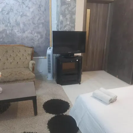 In Near North Station Apartment Bukarest